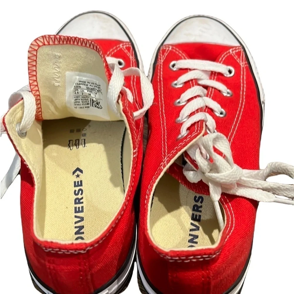 CONVERSE RED SNEAKERS size 2.5